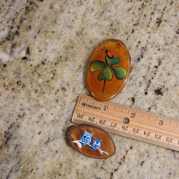 Vintage-Hand Painted Lady Bug & Owl Wood Brooch. Set of 2 - Picture 7 of 8